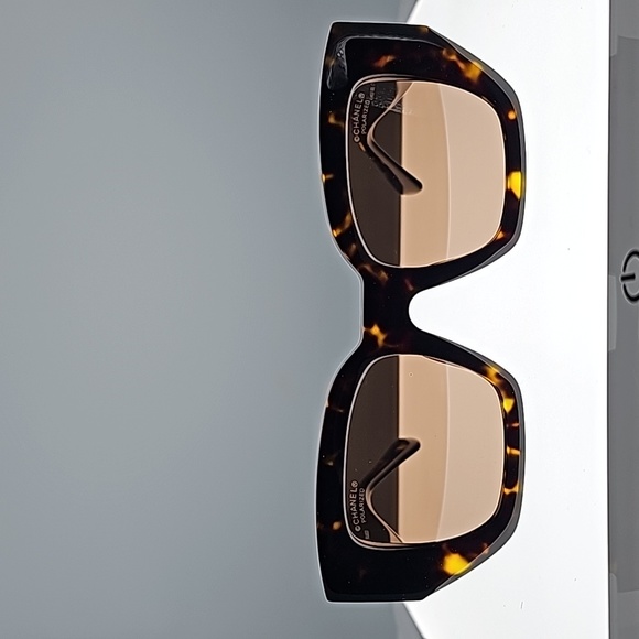 CHANEL Acetate Dark Tortoise. Lenses: Brown, Polarized ref 5506 c.714/83… - Picture 5 of 13